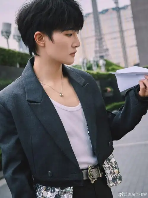 周深叠搭西装##周深叠搭外套