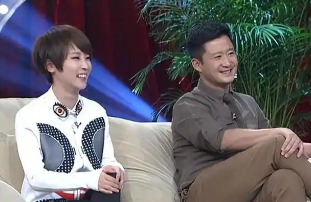 吴京一家为大儿子大办生日宴!谢楠素颜貌美,俩娃长相神似妈妈!