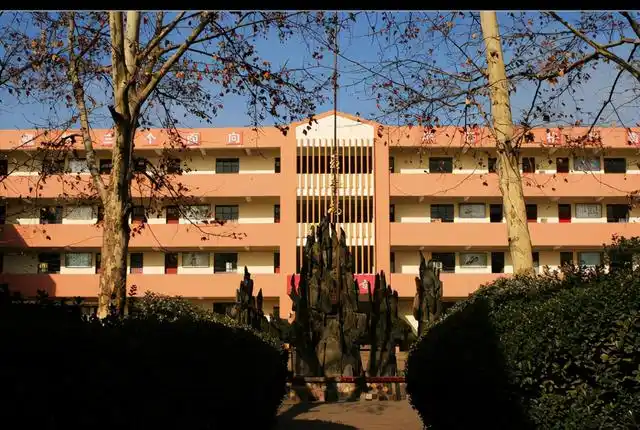 90年代,运城有几所中师学校?这个名单,对吗?