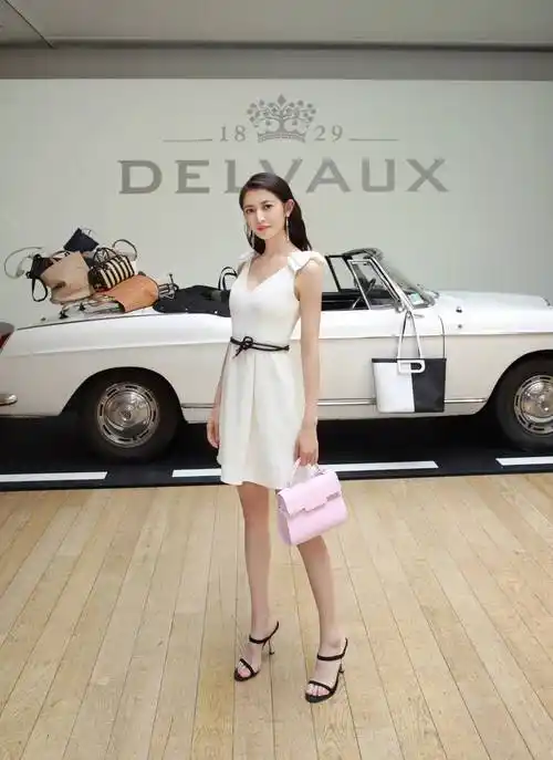 陈钰琪古装好惊艳,清新温婉极具古典美感,礼服造型很是抢眼!