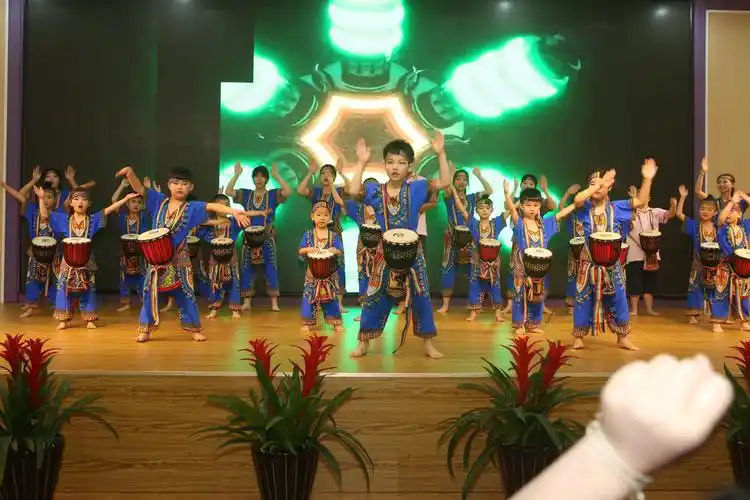 全市困境儿童欢聚一堂庆祝"六一"儿童节到来