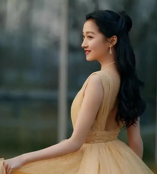 仙气飘飘!关晓彤从小美到大