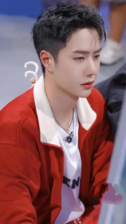 王一博中国红图片:太帅了太帅了