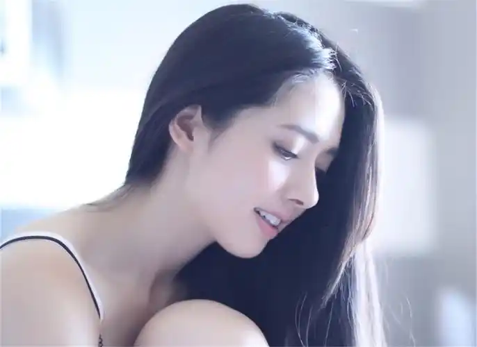 郭碧婷长发飘飘笑靥如花 宛如降临凡尘小仙女