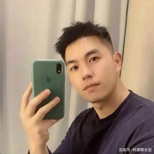 男生夏季"不烫不染"的发型,留好这3款,清爽帅气又显年轻!