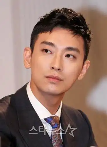 韩国男星短发发型图片 露额也迷人