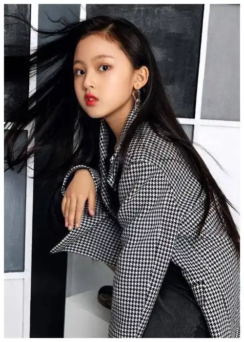 我们的少年时代中果果开挂式长大近照中她的长腿无处安放