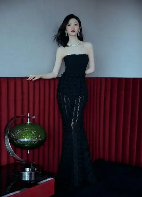 景甜黑纱镂空抹胸裙