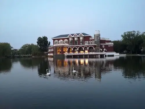 碧玉妆成一树高 万条垂下绿丝绦—五月初摄于北京紫玉山庄