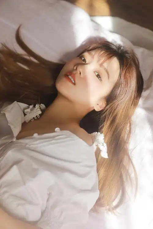 极品美女白皙肌肤性感光影写真图片66性感美女美桌网