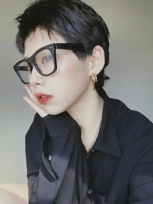 眼镜分享特辑短发也太合适带眼镜了吧