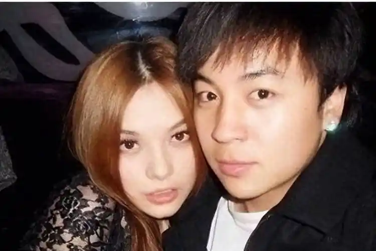 目前释小龙已经结婚,在今年一月份的时候,就有媒体拍到释小龙,在跟