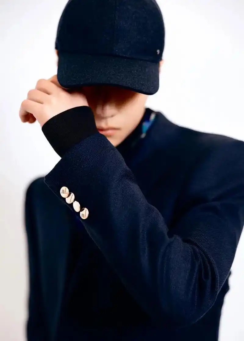 王一博 #王一博戴鸭舌帽走红毯 这简直太酷90#打call - 抖音