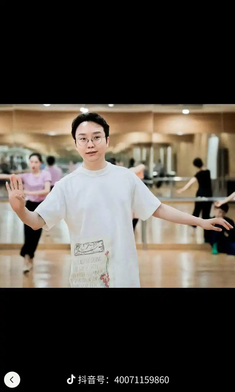 李玉刚,1978年出于吉林省长春市公主岭.中国内地男歌手#艺 - 抖音