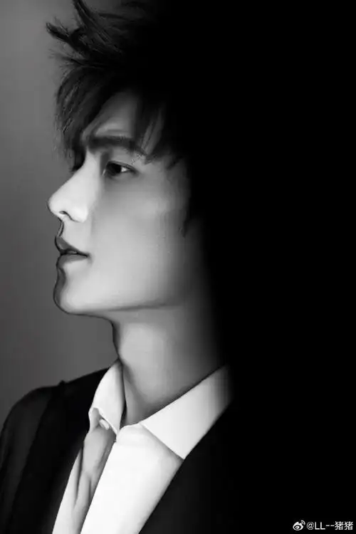 内娱名品鼻#杨洋的鼻子是女娲毕设侧颜男神!