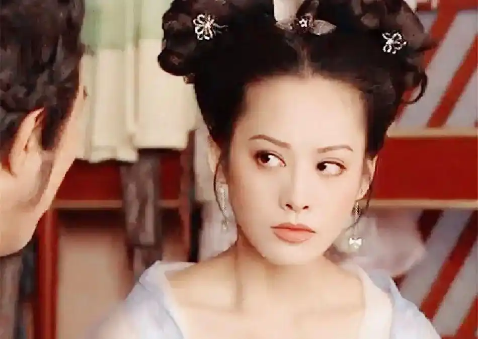 22岁拿影后,23岁嫁人,48岁一路高光翻红,她活成了女人羡慕的样子