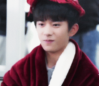 易烊千玺可爱动图