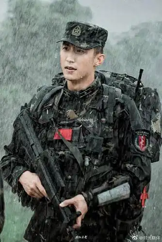 黄景瑜爱上特种兵# 每周二三四锁定了爱上特种兵梁牧泽@johnny黄景瑜