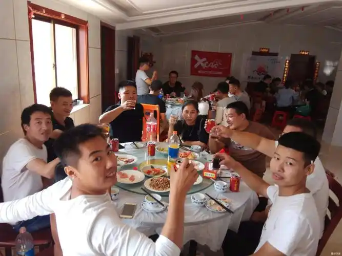 补几张聚餐图片,由于忙于吃饭,忘记发了.呵呵!