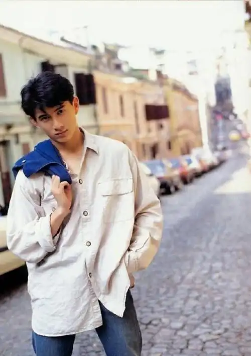 年轻时的吴奇隆有多帅气一组照片告诉你