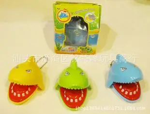 咬人小鲨鱼 小鲨鱼钥匙扣玩具 创意整人儿童玩具 淘宝热卖