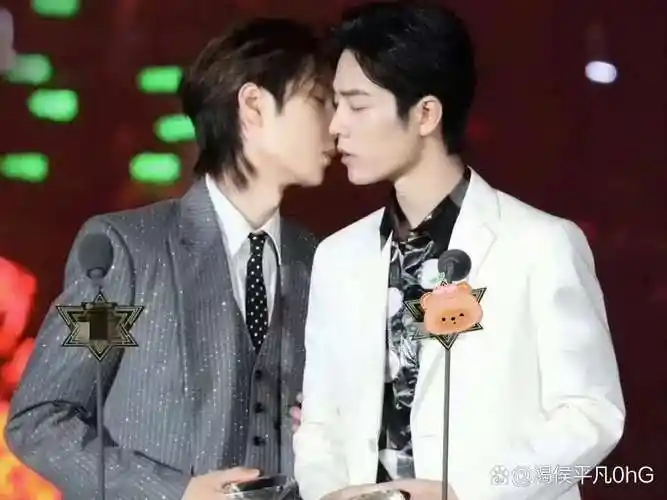 肖战和王一博的那些错位动图,简直是笑料百出,让人捧腹!