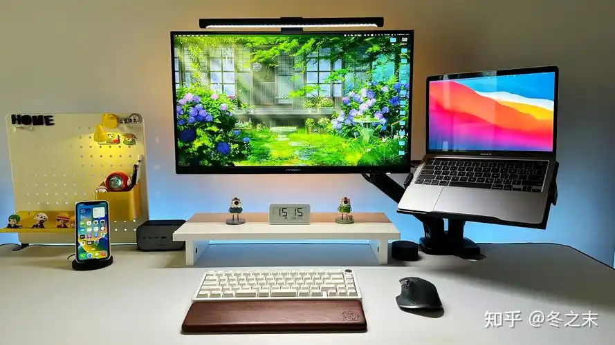 你的电脑和外设在桌面上是怎么布局和摆放的
