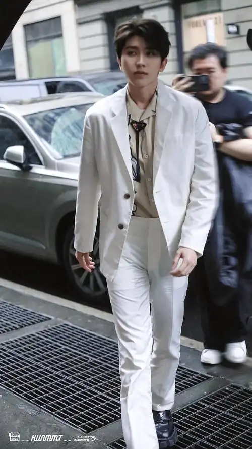 蔡徐坤纽约探店路透##蔡徐坤纽约饭拍路透