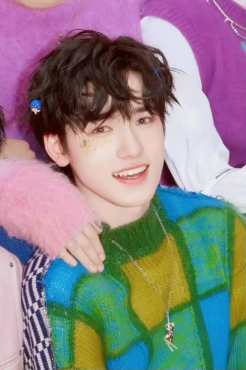 宋亚轩宋亚轩#治愈系笑容 #向全世界安利 #时代少年团三周 - 抖音