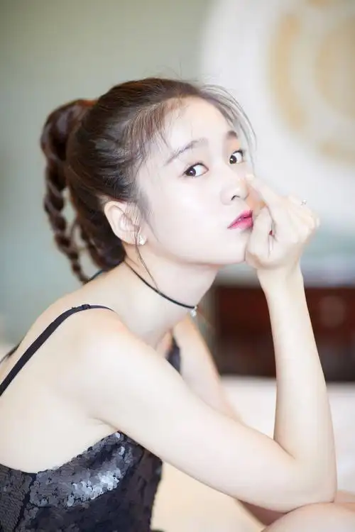 张雪迎名表代言