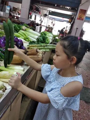 李语涵小朋友第一次买菜