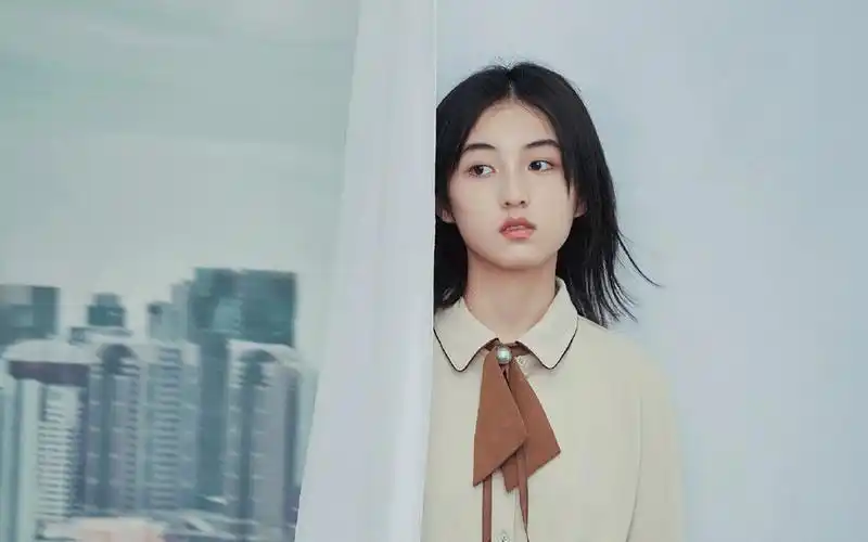 张子枫杂志封面写真图片桌面壁纸