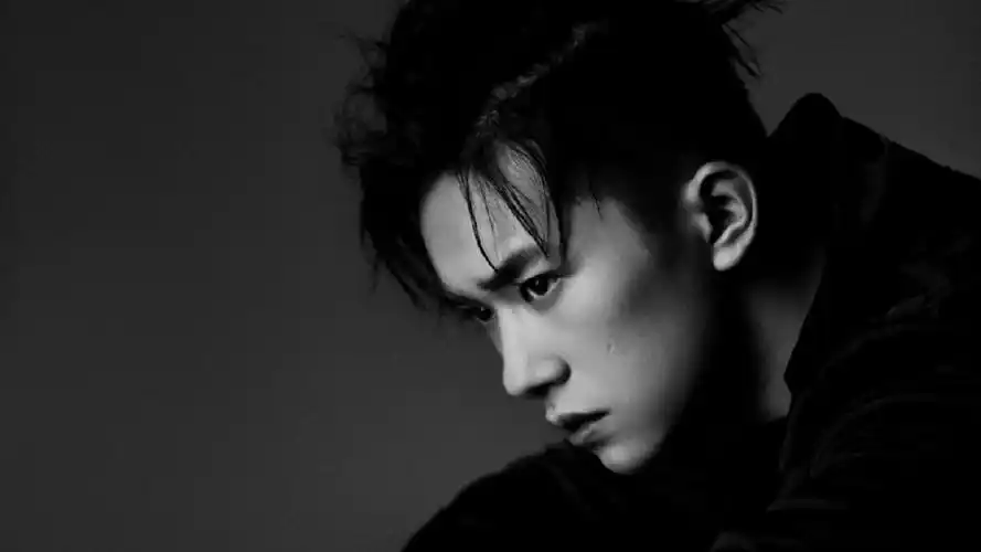 电脑壁纸 明星 大陆明星 小鲜肉易烊千玺魅力帅气迷人写真