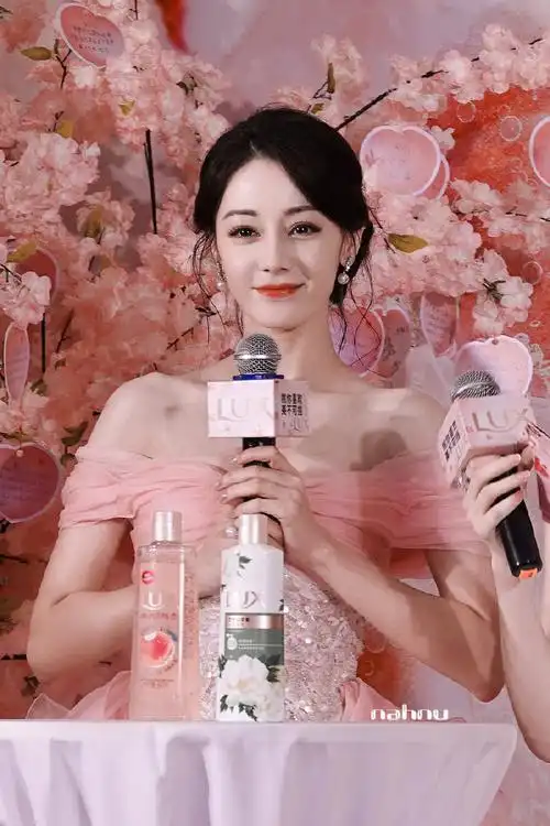 迪丽热巴超话-20240303 力士品牌活动山野千里你是我藏在满天繁星里的