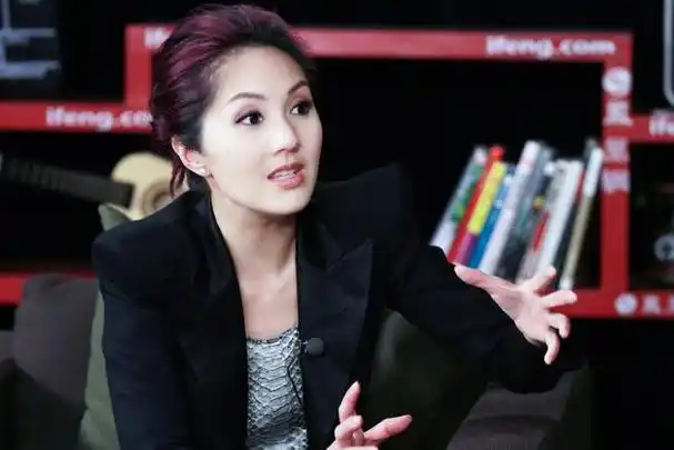 杨千嬅演唱会:重庆站《可惜我是水瓶座》万人粤语合唱,音乐无界