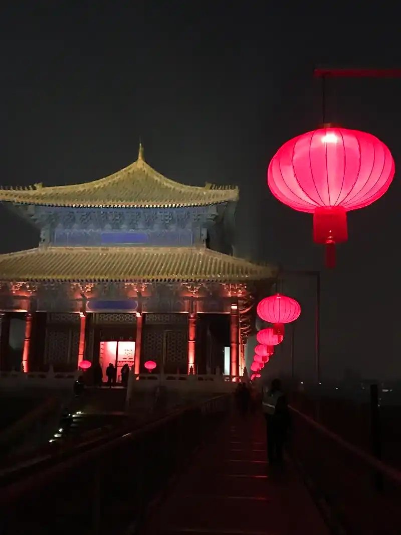 来看紫禁城的"上元夜"!华灯溢彩 皓月高悬