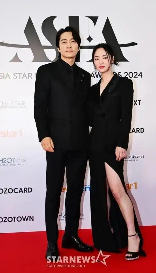 宋承宪晒与全汝彬合照网友尽管两人相差13岁但看起来好匹配