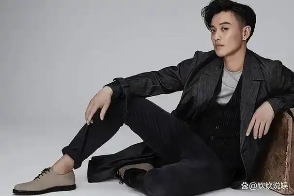 上学时5点40起床,递交过超300份简历,周一围咖位的背后是励志