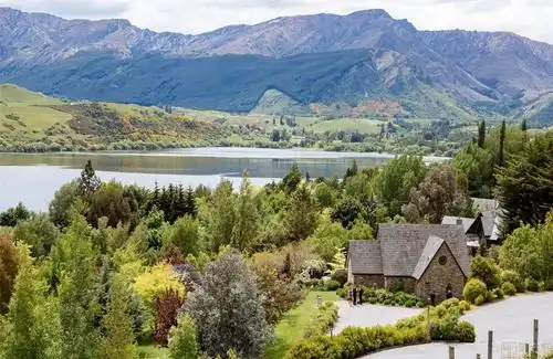 除了参观当地繁荣的农牧业发展之外,入住当地的田园别墅酒店也是不可