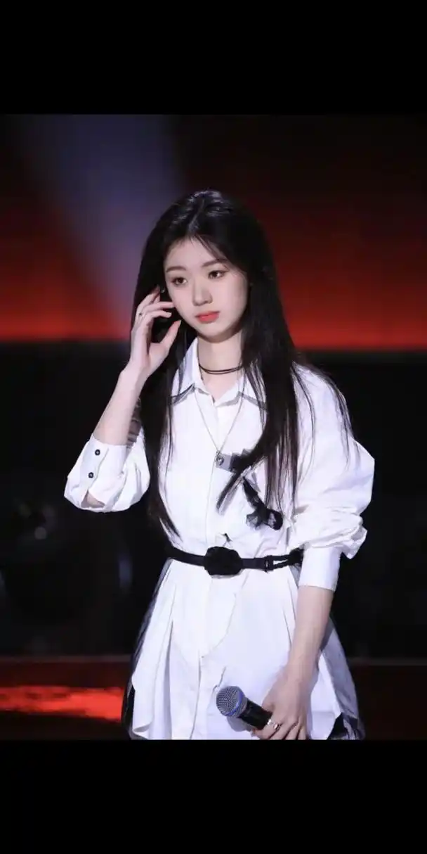 在《中国好声音》第十一季中,单依纯是一道最清新的风景.