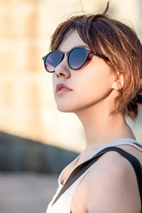 混血模特眼镜大片拍摄