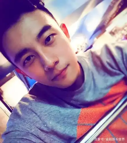 高鼻子男人太性感了