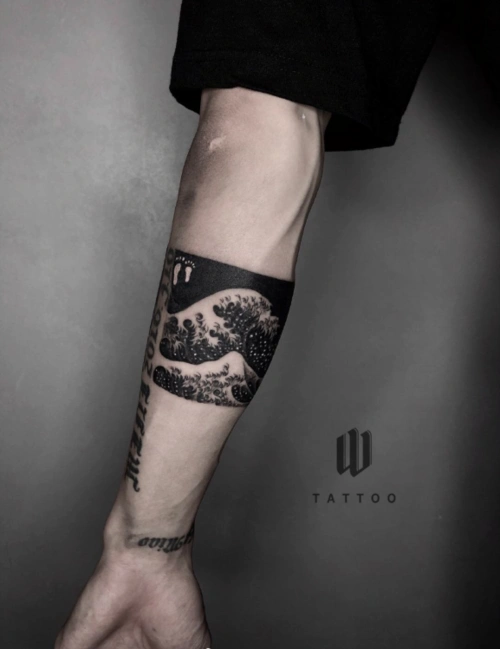 最新超酷男生海浪元素黑白臂环纹身3