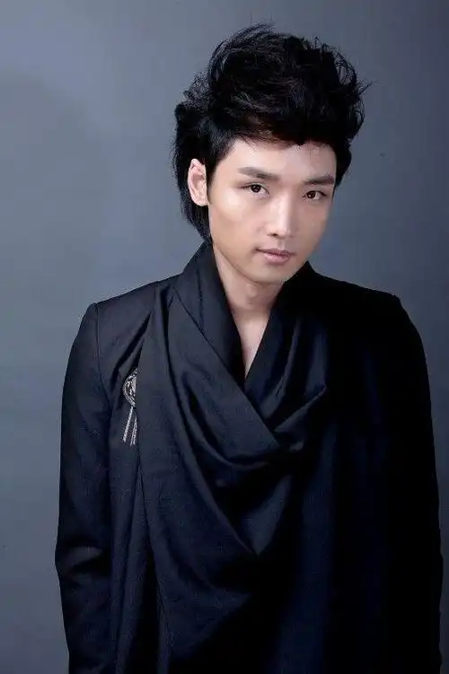 eq唱片歌手宇桐非日前在微博上与大家分享了陈道明"好男人的基本标准"