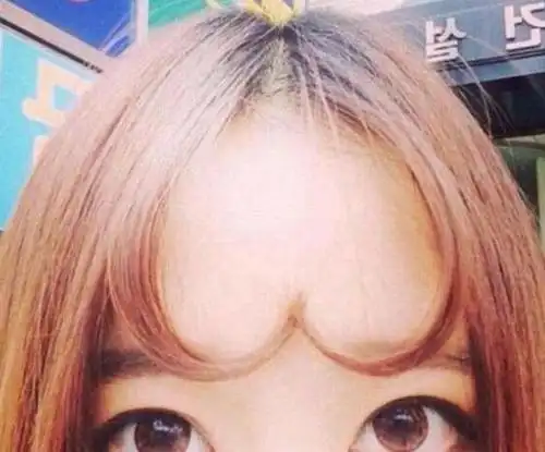 最近在微博上流行一种新的发型,这也是继空气刘海儿走红之后,再次走红