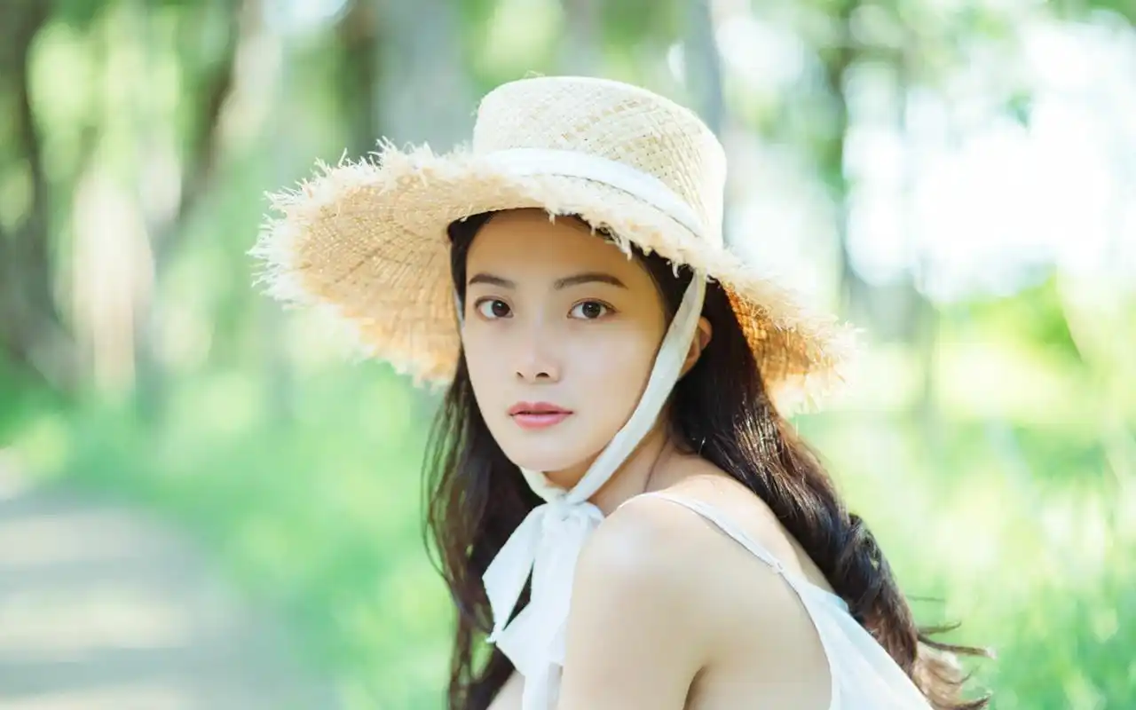 日系美女清新写真图片桌面壁纸