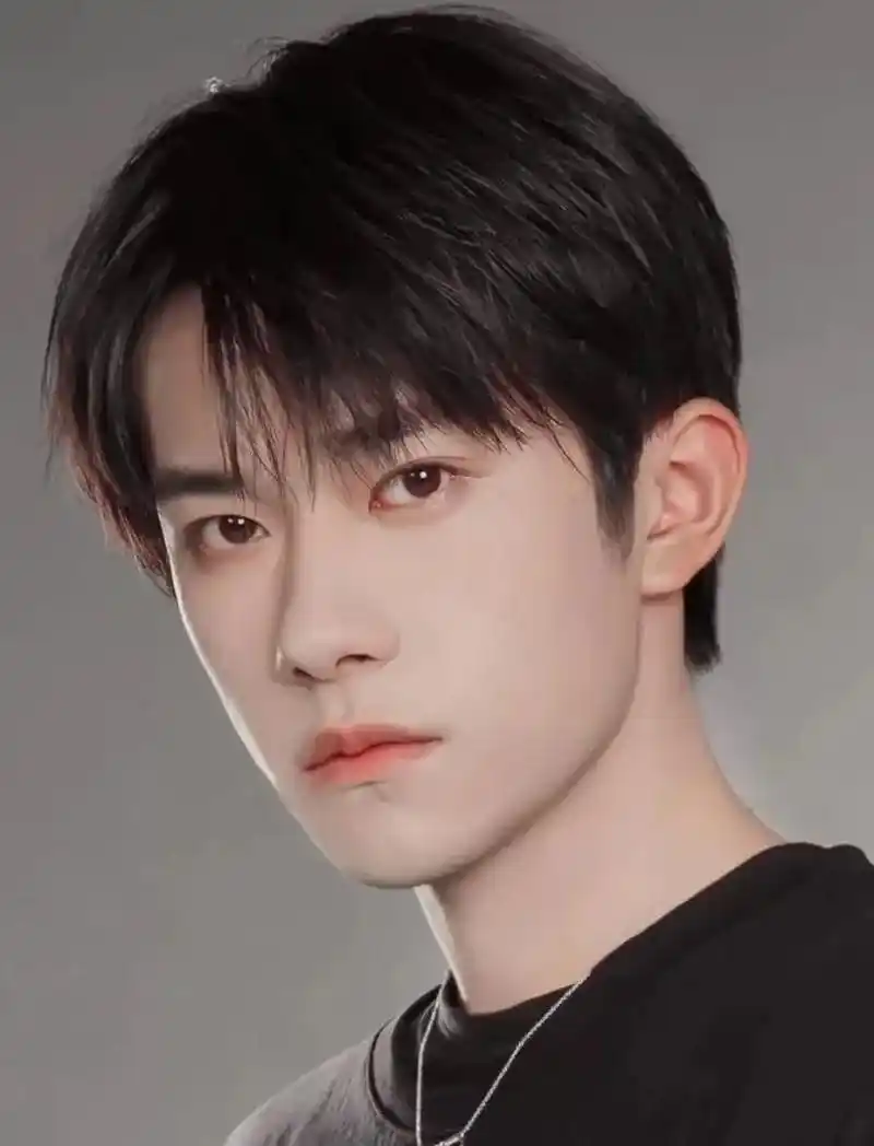 易烊千玺同款发型.#从漫画里走出来的男孩 #宝藏男孩 #易 - 抖音