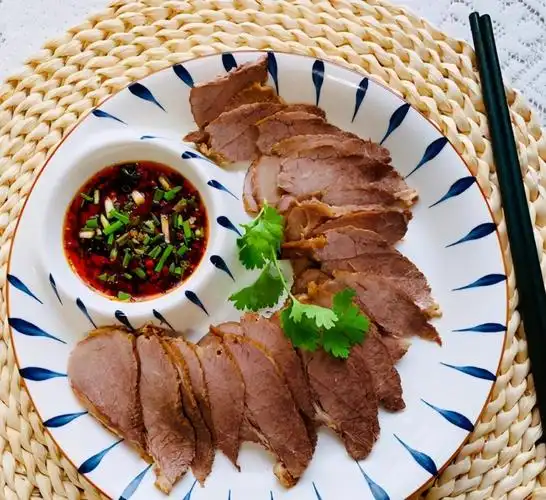 牛肉不管怎么做都好吃今天是家庭版卤牛肉