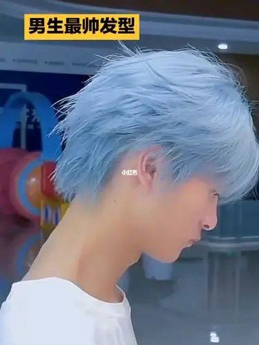 蓝灰色女生超喜欢的男生发型