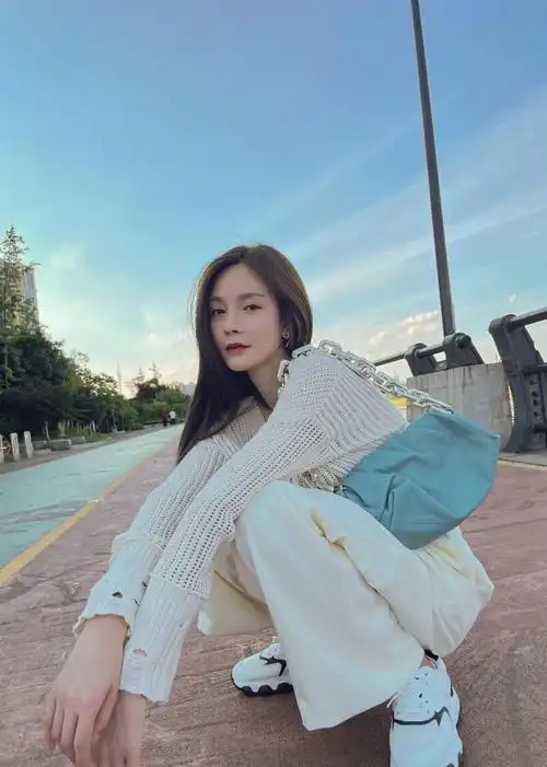 沈梦辰微博晒了一组照片